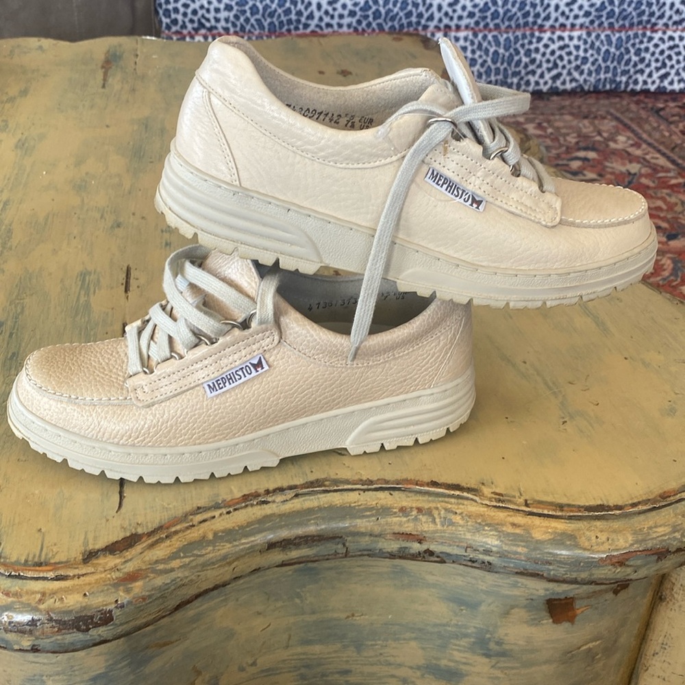 Size USA 7.5 new without tags Mephisto trampolins base sneaker/walking shoes